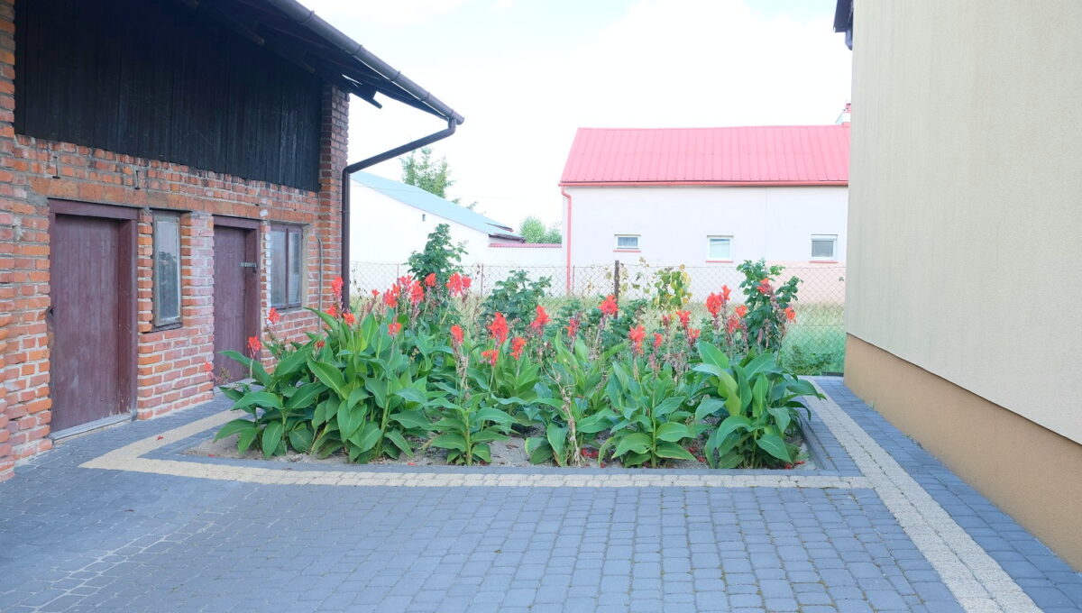 Kawalerka_do_wynajęcia_obok_Jasionki_ogród_parking_11