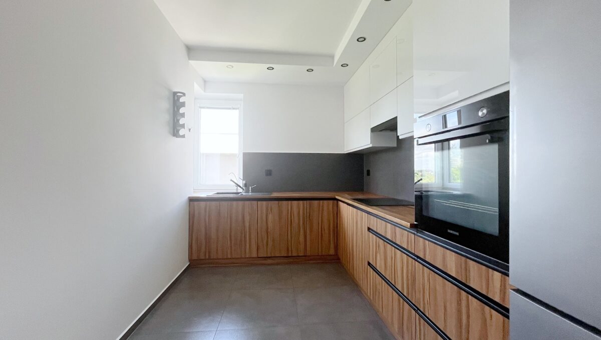 Sikorskiego_4_pokoje_duży_balkon_zielone_otoczenie_2