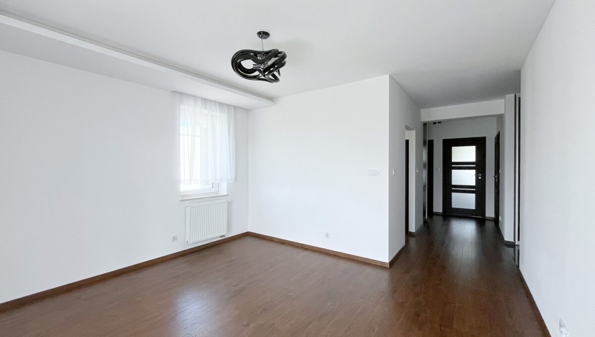 Sikorskiego_4_pokoje_duży_balkon_zielone_otoczenie_4