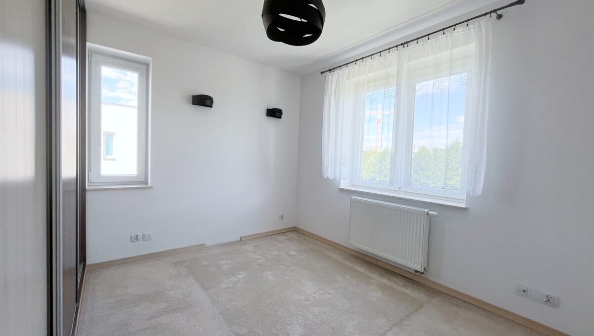 Sikorskiego_4_pokoje_duży_balkon_zielone_otoczenie_6