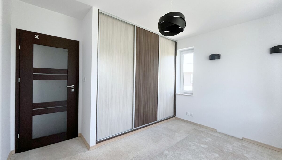 Sikorskiego_4_pokoje_duży_balkon_zielone_otoczenie_7