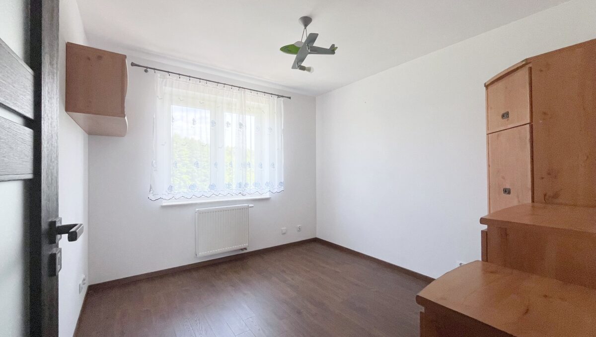 Sikorskiego_4_pokoje_duży_balkon_zielone_otoczenie_8