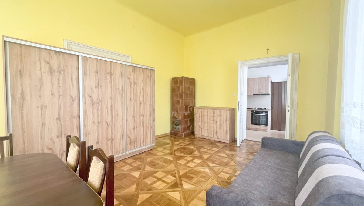 Kawalerka_Rynek_Jarosław_na_wynajem_kamienica_3